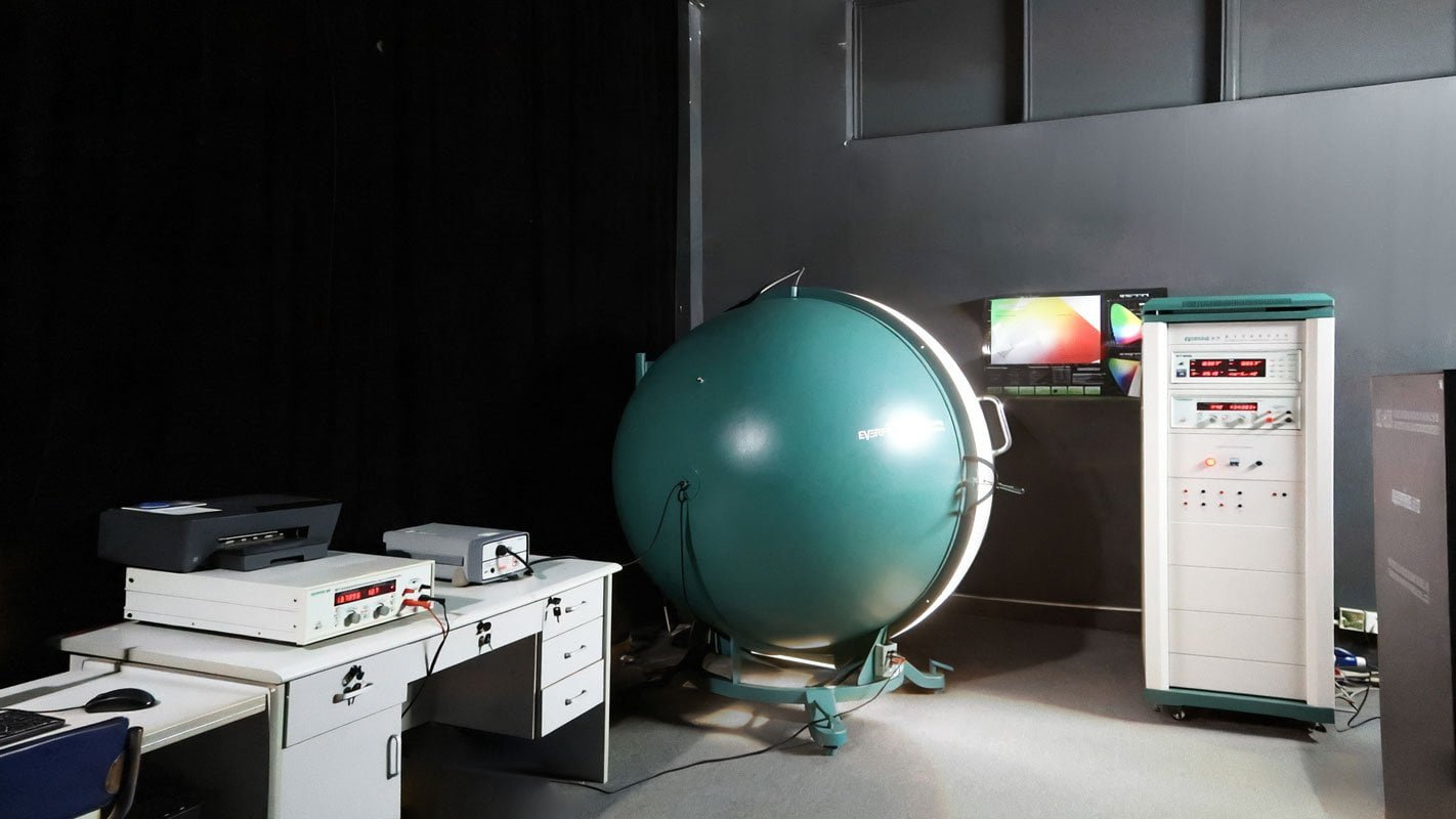 Automotive lighting photometric darkroom testing area